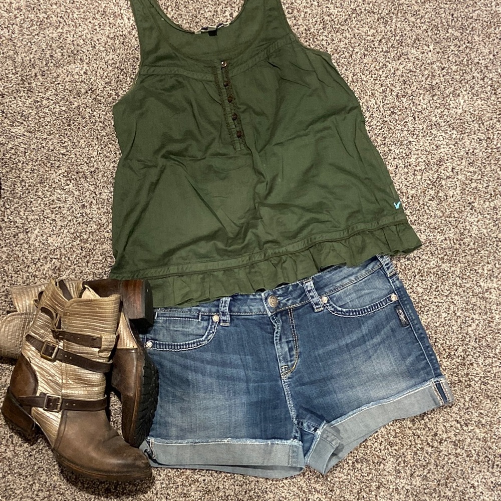 Silver Brand Toni 3 1/2” cuffed jean shorts